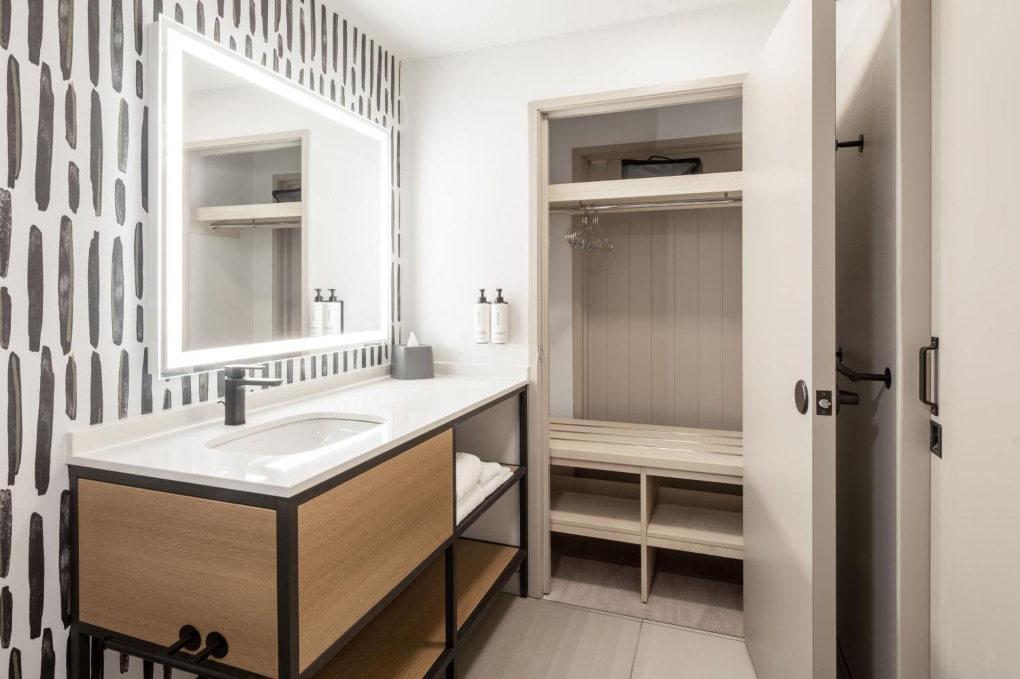 King Studio Suite